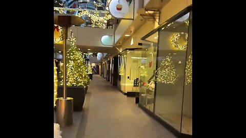 Eerily Empty: Video Shows Open San Francisco Mall Deserted Days Before Christmas