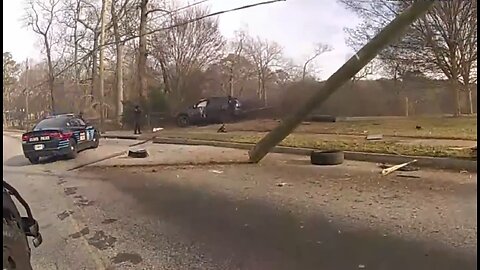 Suspect Runs From Police With 3 Children In Car