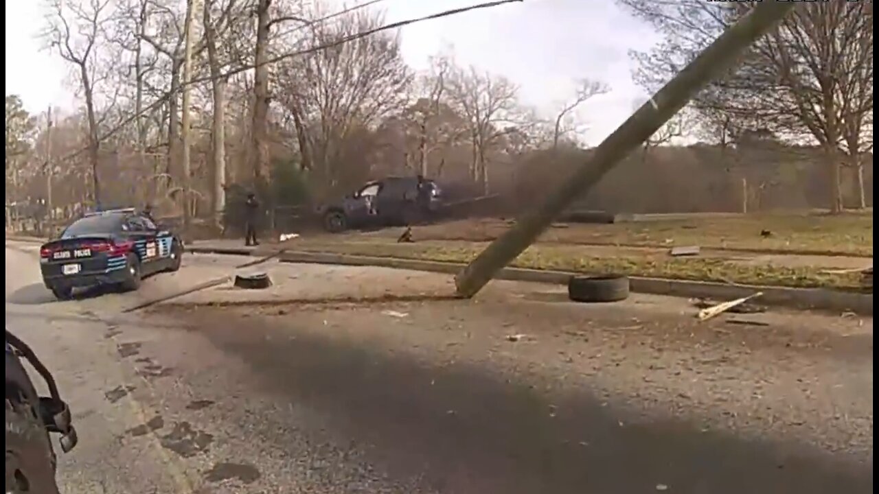 Suspect Runs From Police With 3 Children In Car