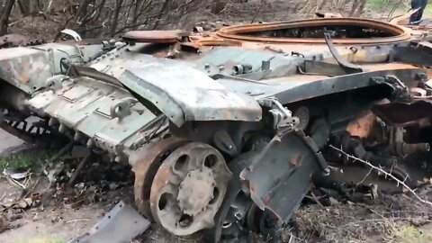 Russian tank T-72B3 turned into a pile of scrap metal! Russia Ukraine War!