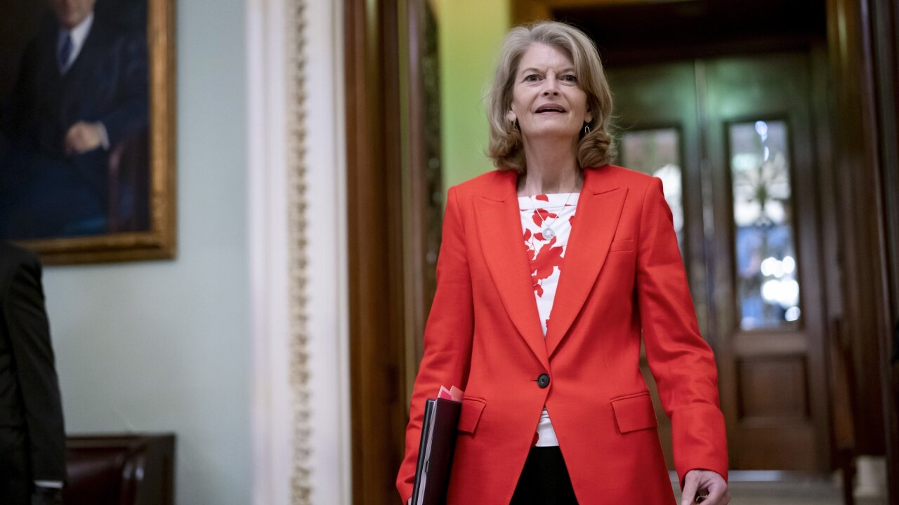 Murkowski Advances In Alaska Senate Race, Palin In House
