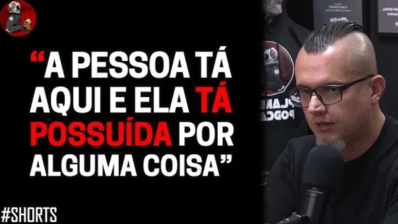 “TÁ INCORPORADO, TEM CERTEZA? - Jorge Scritori (Quimbanda) | Planeta Podcast (Sobrenatural) #shorts