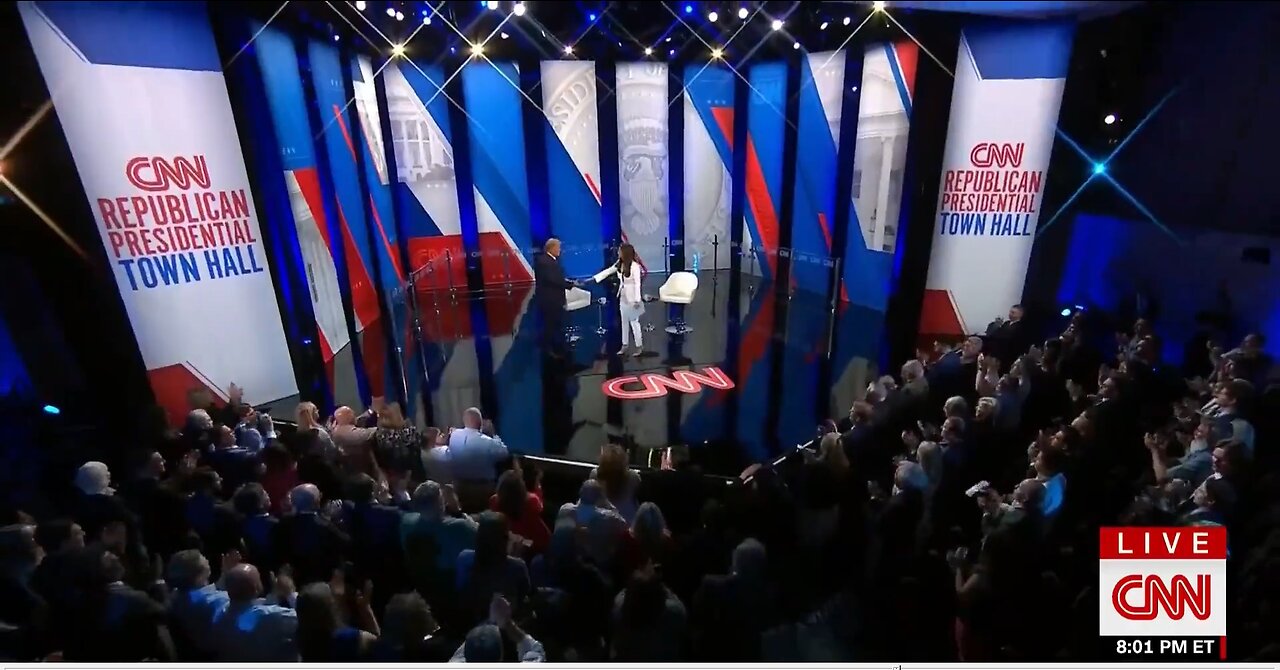 Trump gets a standing ovation from a New Hampshire crowd live on CNN.