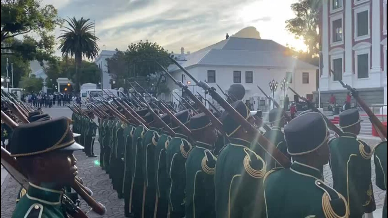 WATCH: Ramaphosa arrives for fourth state of the nation address (kZc)