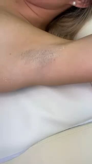Amber @avn.skin does underarm waxing with Purple Seduction Hard Wax