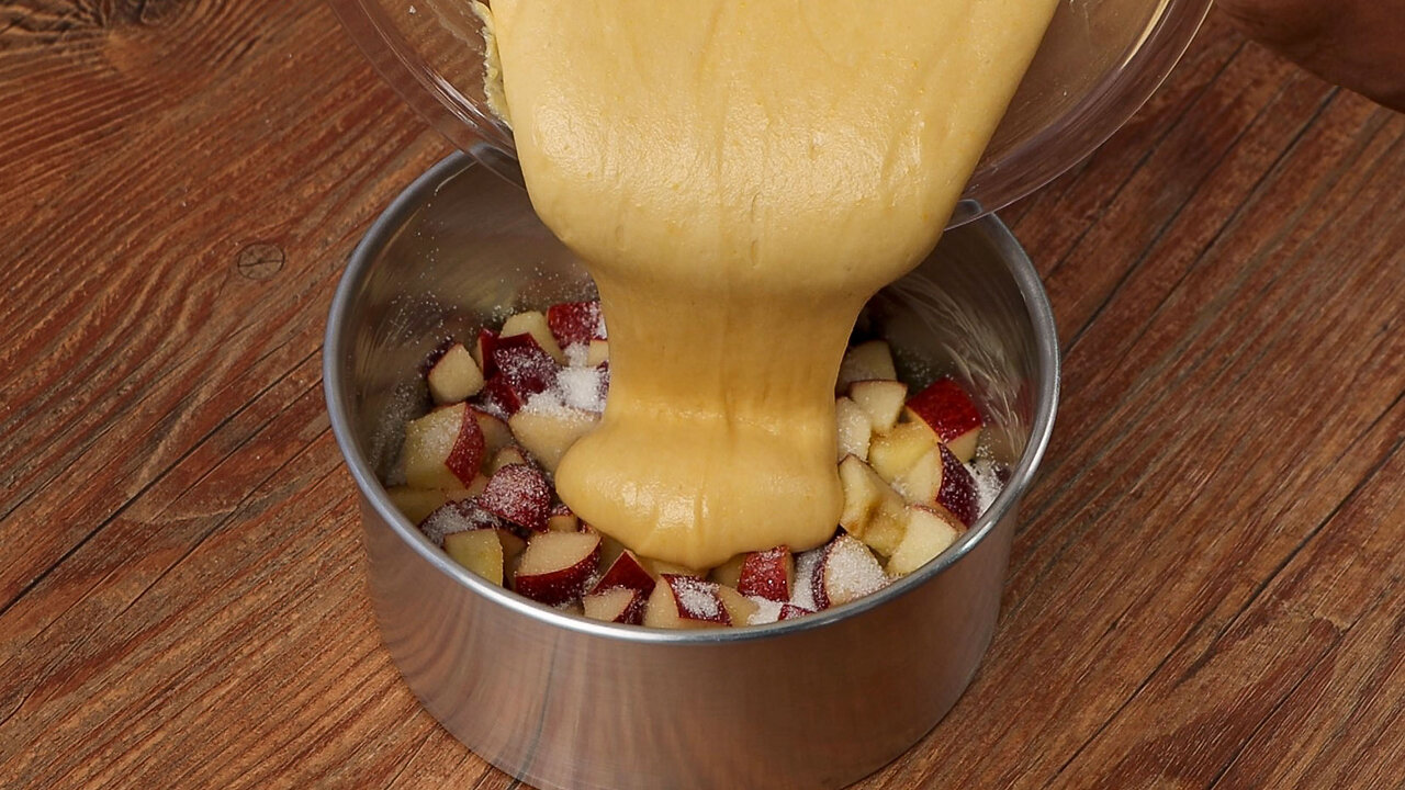 Delicious quick and easy apple pie! only 5 minutes of preparation and it is super tasty