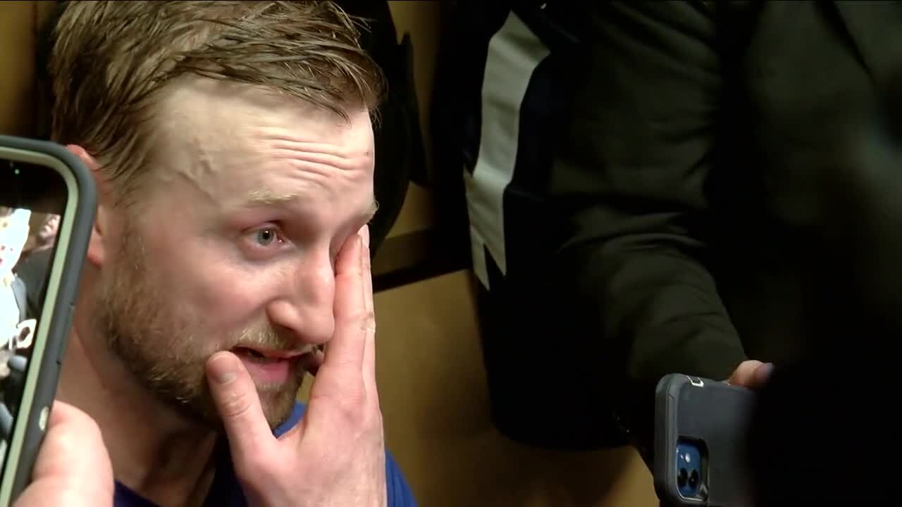 Stamkos celebrates with Bolts nation and other hockey legends