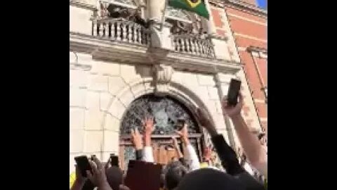 BOLSONARO EM LONDRES PSOL pede que TSE proíba Bolsonaro de usar imagens de Londres