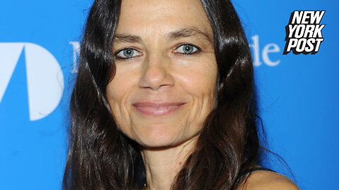 Justine Bateman confronts obsession with her 'old' face: 'I don't give s–t'