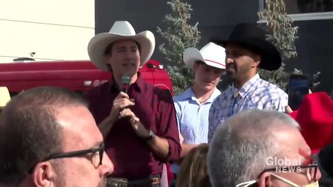 Trudeau Greeted By Fans