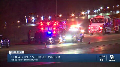 1 dead, 4 hospitalized in 7 vehicle crash on I-75