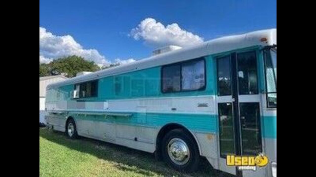 2000 Thomas Built Diesel 40' Bustaurant with Bathroom | Massive Kitchen Truck for Sale in Missouri