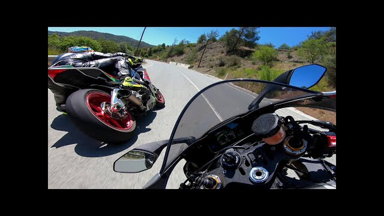 SuperBikes On The Way Yamaha R1 M Vs Aprilia Rsv4 RF