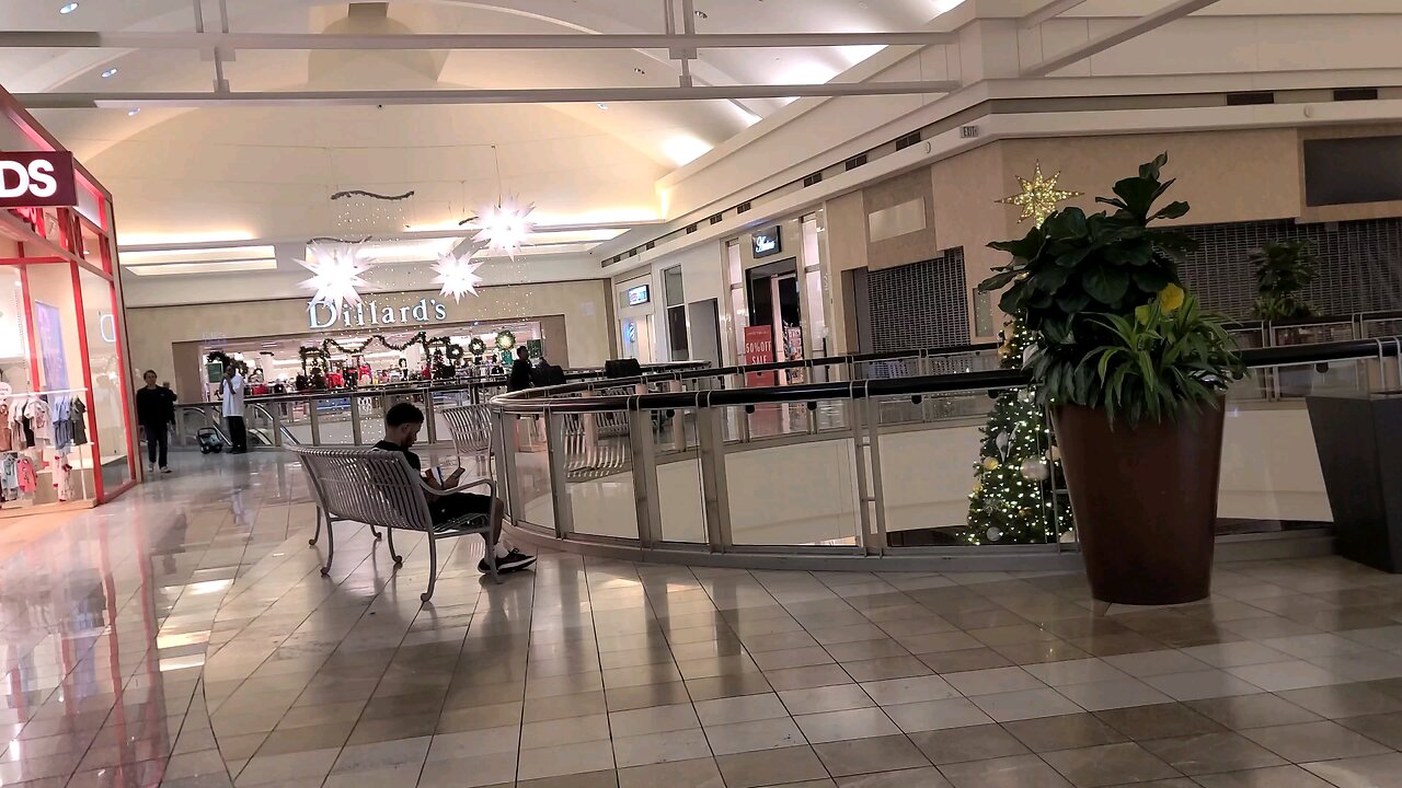 Have you seen Galleria Mall Las Vegas lately? Check this out! #follow #lasvegas #travel #explore