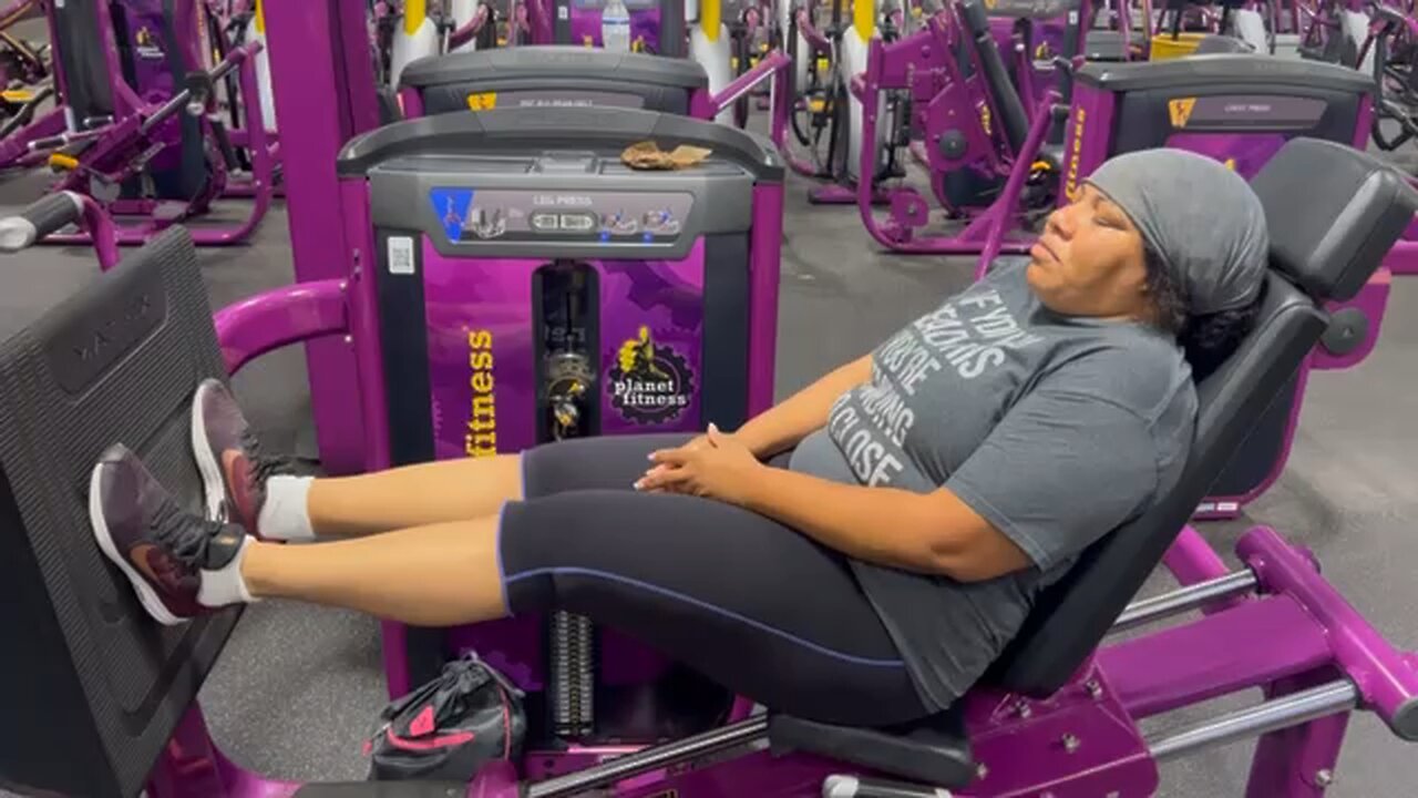 Aaliyah Doing Leg Presses