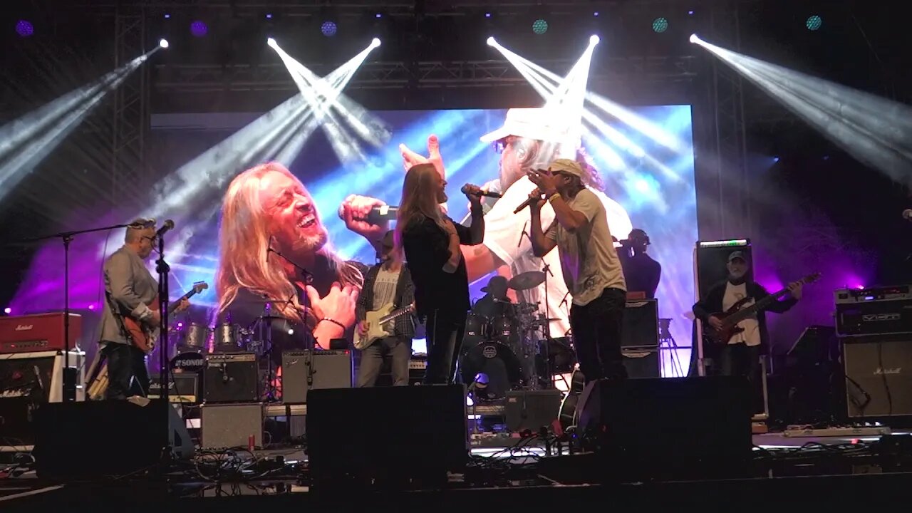 Na Kloboucku live - Kamil Střihavka a Dan Bárta - You Keep On Movin