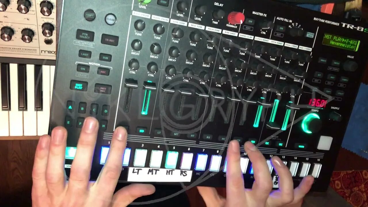 NiKLGRYPH - Techno Music on Roland TR-8S just for fun of course ...