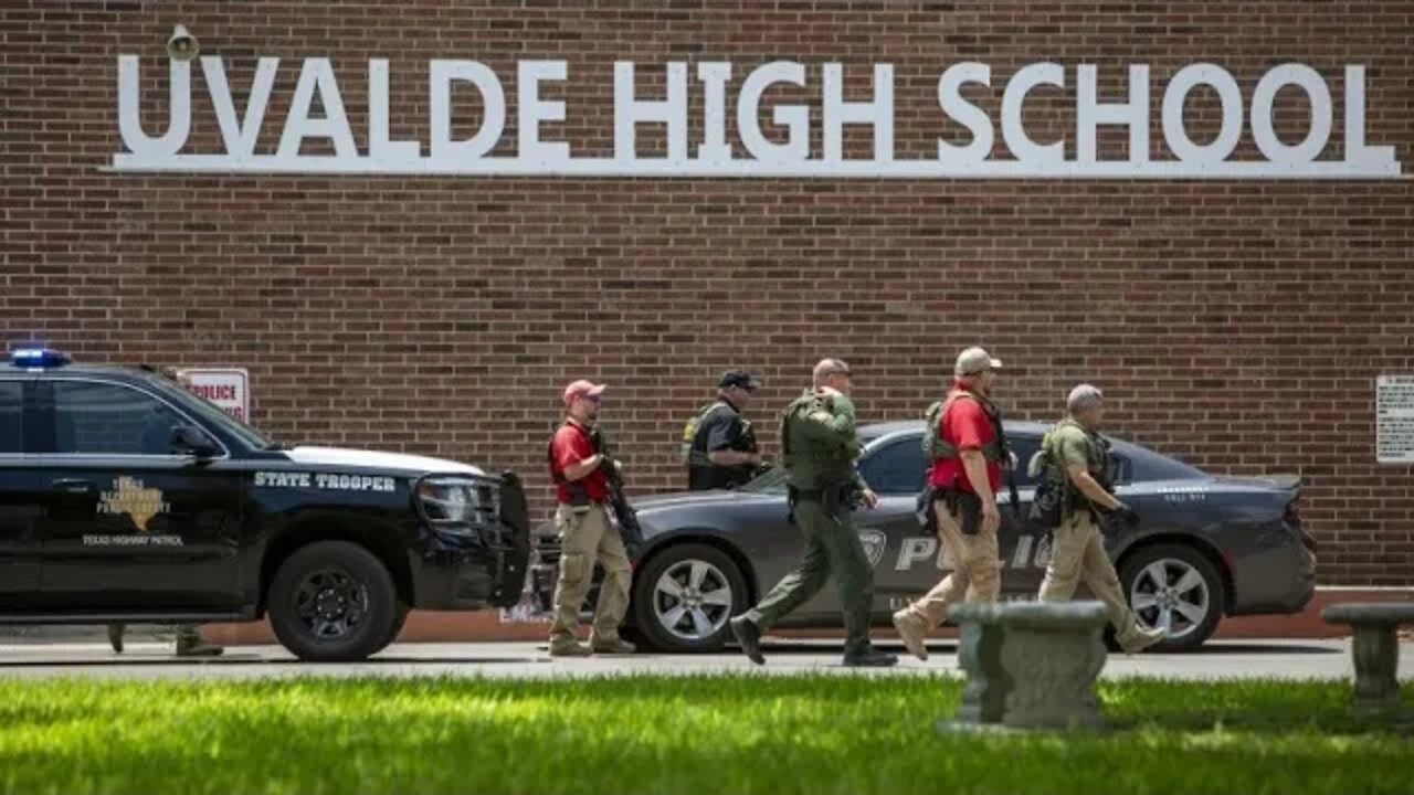 Texas school shooting: Officers ignored pleas to charge school while gunman inside, onlookers allege