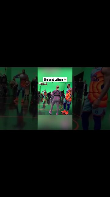 She beat LeBron in a shooting contest and got a signed basketball from him 🙌 via @nicolekornet