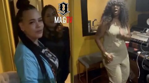 Faith Evans & Former Ludacris Artist Shareefa Link Up In LA Studio! 🎙