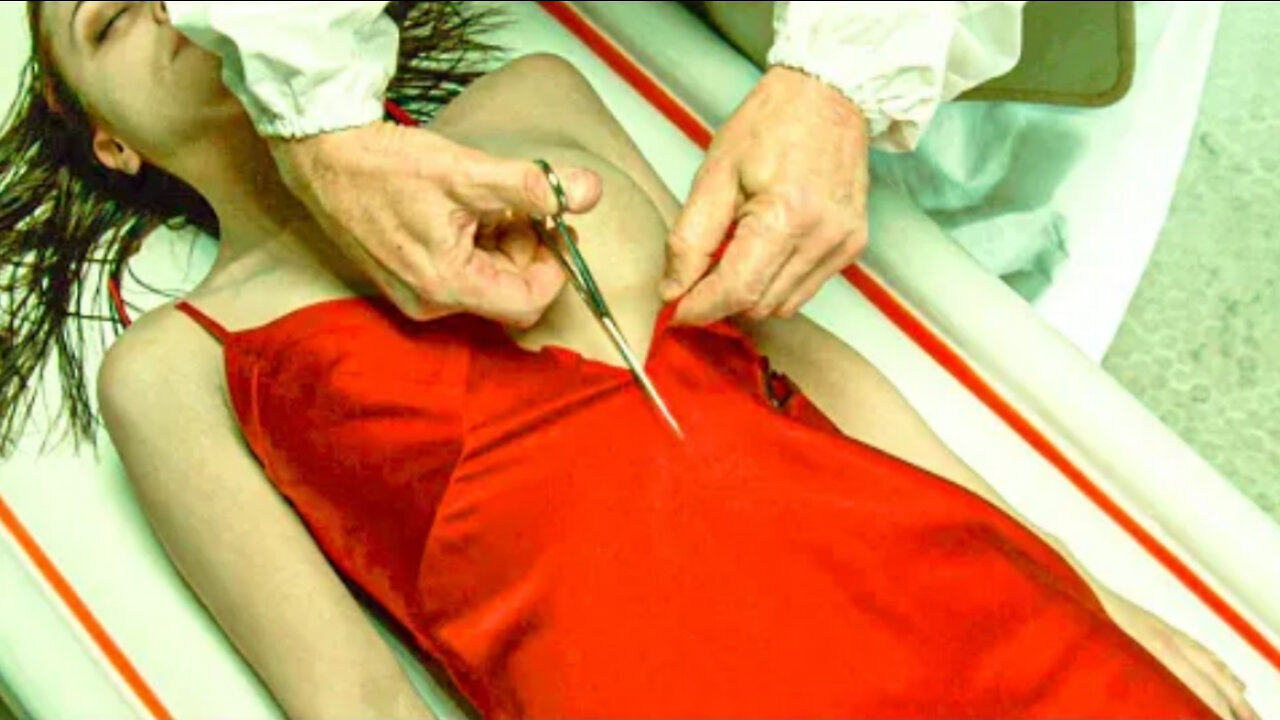 Undertaker Helps a Young Girl Stuck in The Transition Process Between Life And Death - moviexplain 🎬