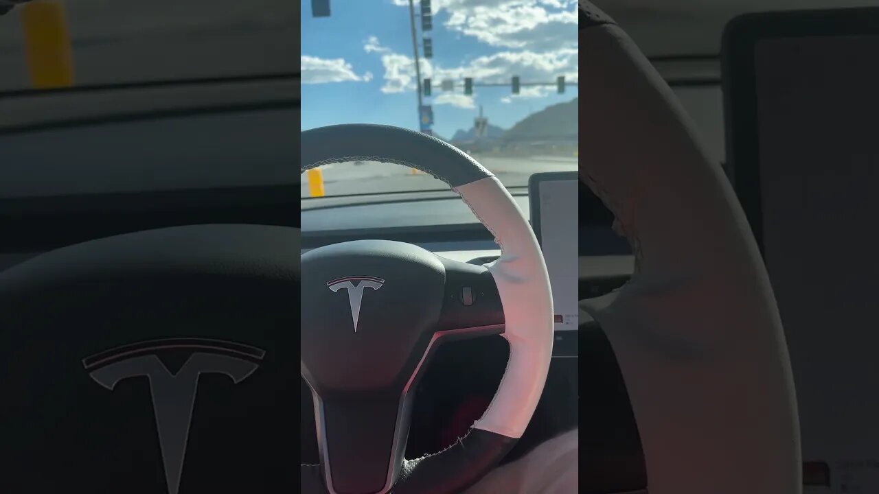 Tesla Green Light Notification Is Cool