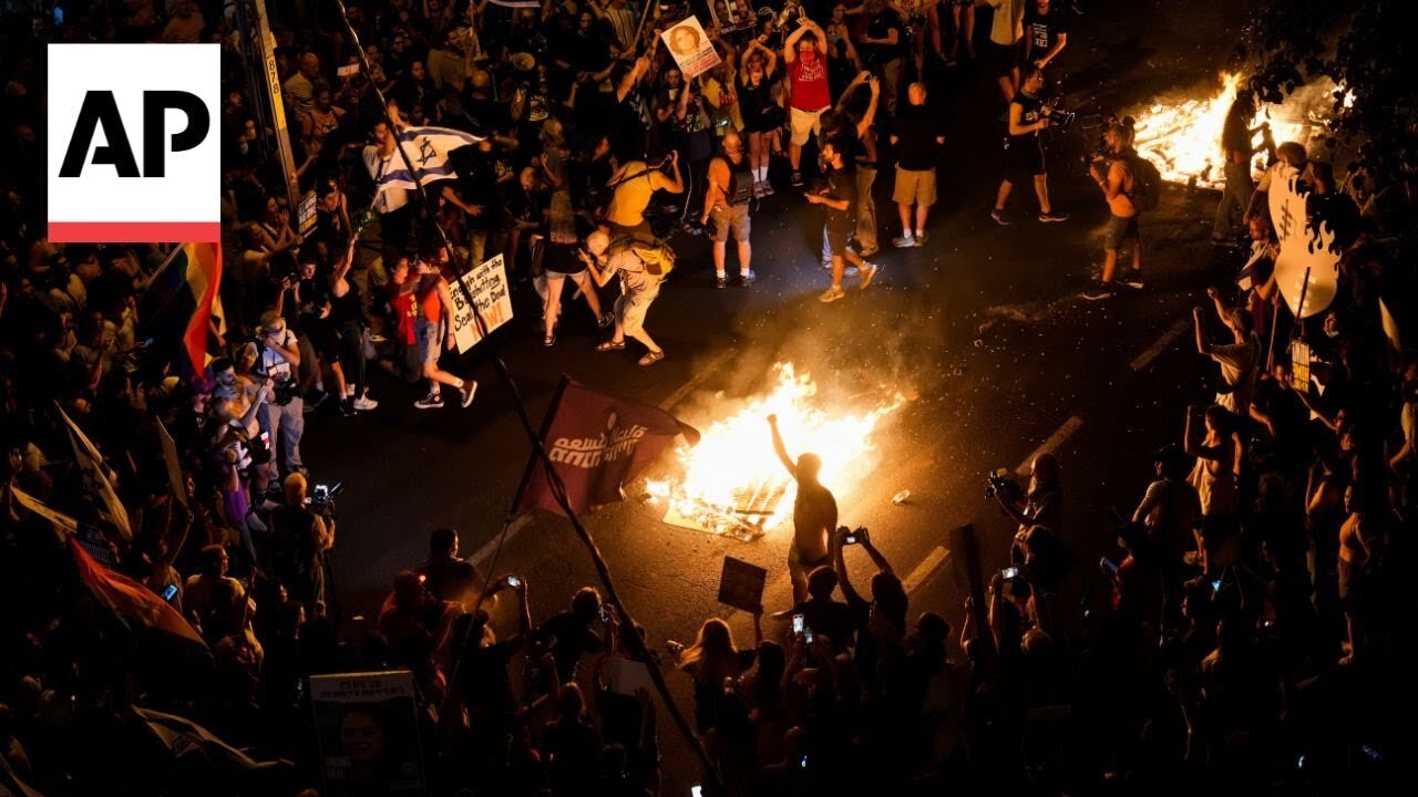 Scuffles in Tel Aviv as protesters increase pressure on Netanyahu to reach cease-fire deal