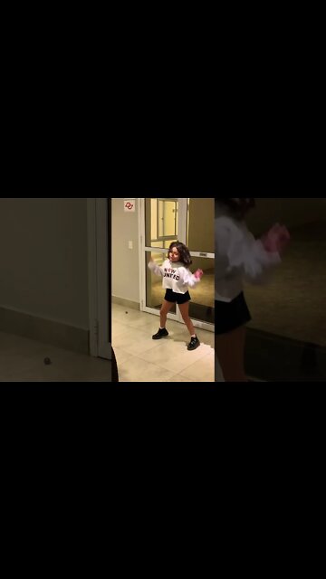 Uma anã invadiu a festa?#vidademúsico #bastidores #musico #fy #fyp #folga #musica #dança