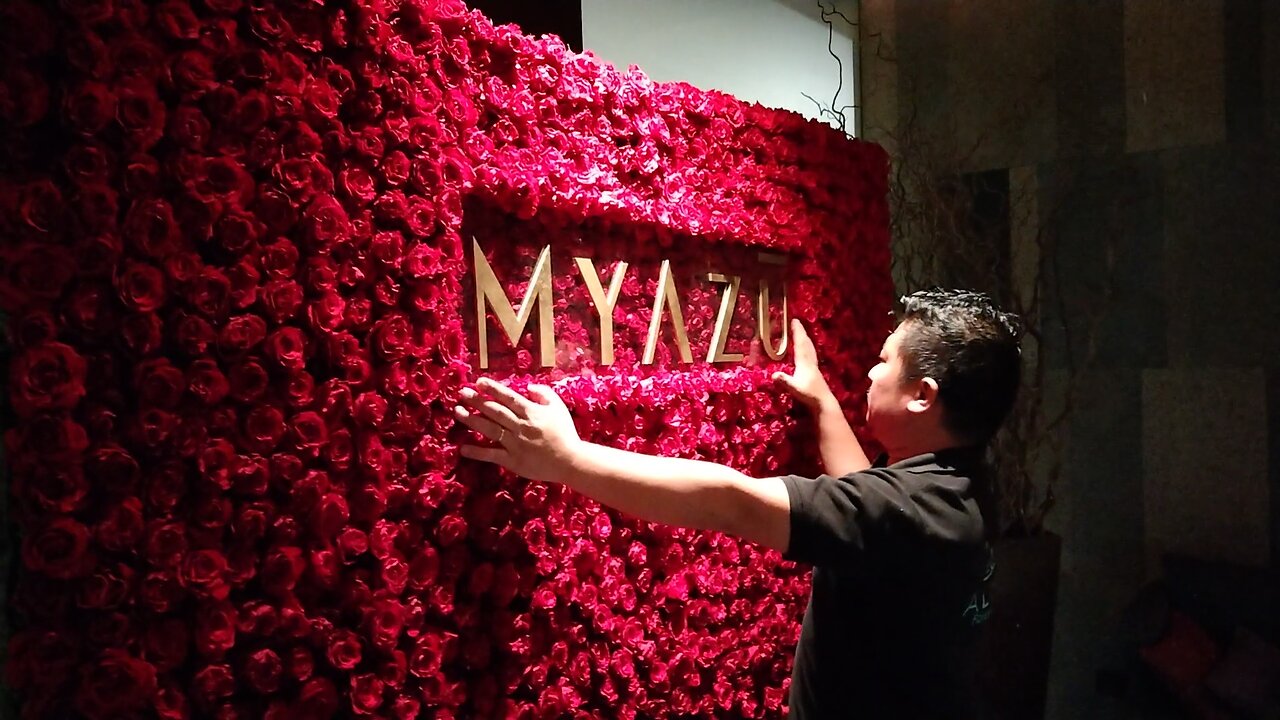 Myazu japanese Restaurant Red Roses for a Valentine's day moments - fresh flowers arrangement