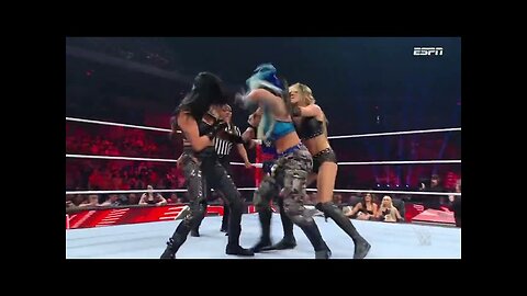 Sonya Deville y Chelsea Green Vs Candice LeRae y Michin - WWE RAW 17 de Abril 2023 Latino