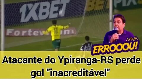 Vitinho recebe ótima chance na pequena área, mas bate para fora! Inacreditável o gol perdido.