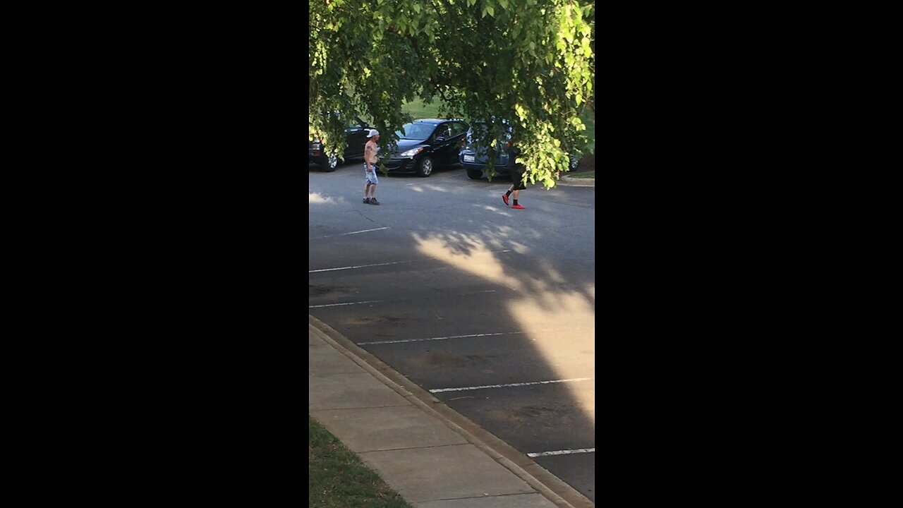 Fight outside apartment building Surprise ending!