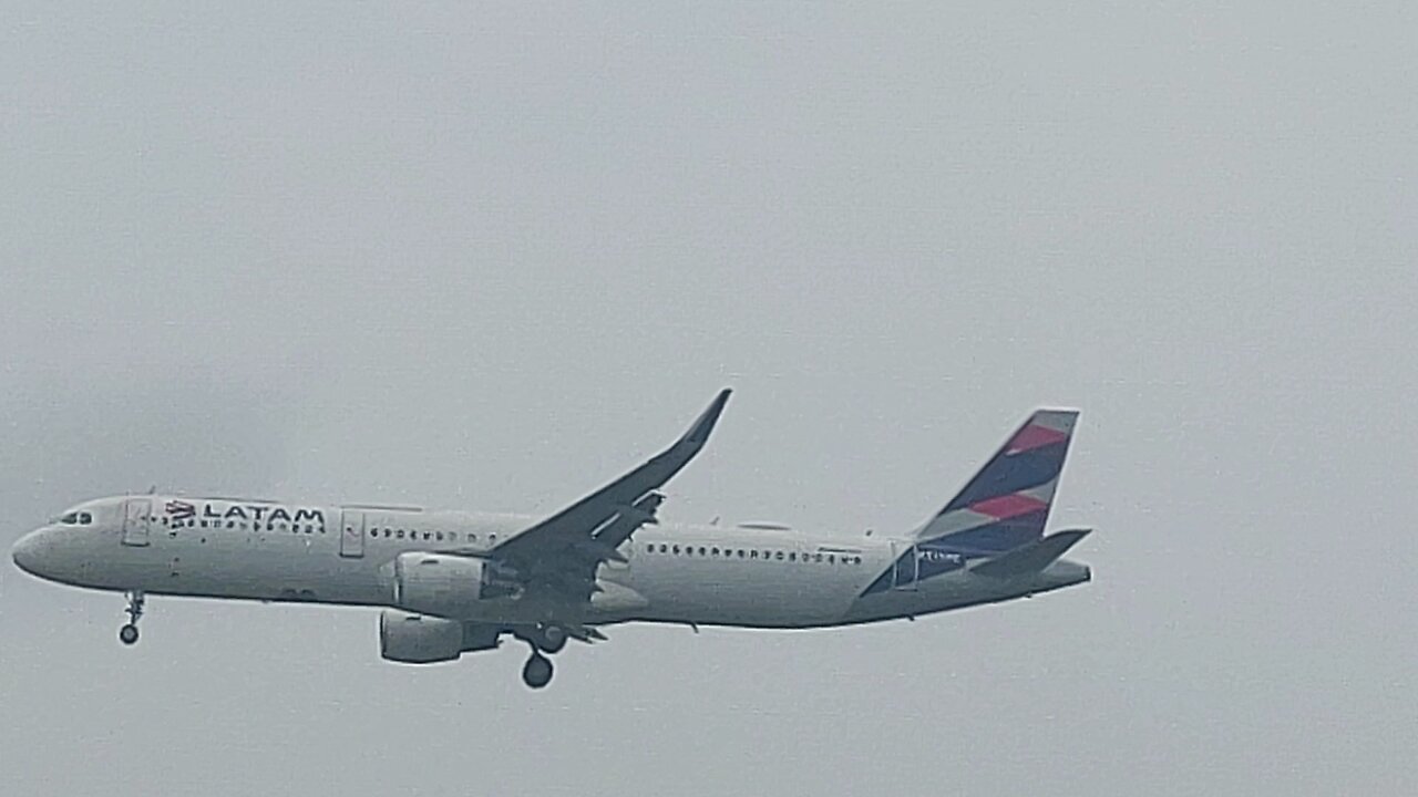 Airbus A321 PT-XPE coming from Brasília to Manaus