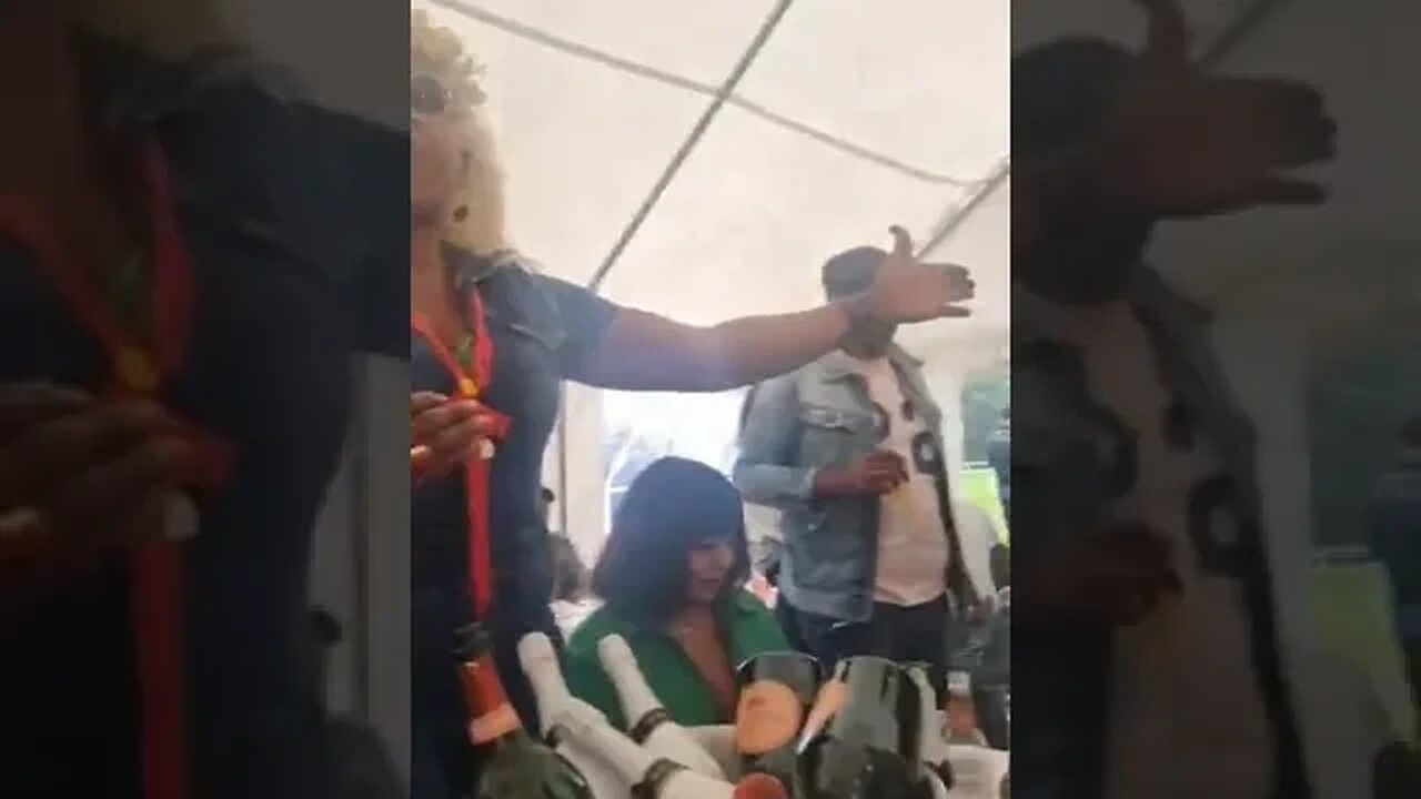 Flore de Lille Veuve Joyeuse est comme une "repentance". Nous pouvons la comparer à la conversion Ok