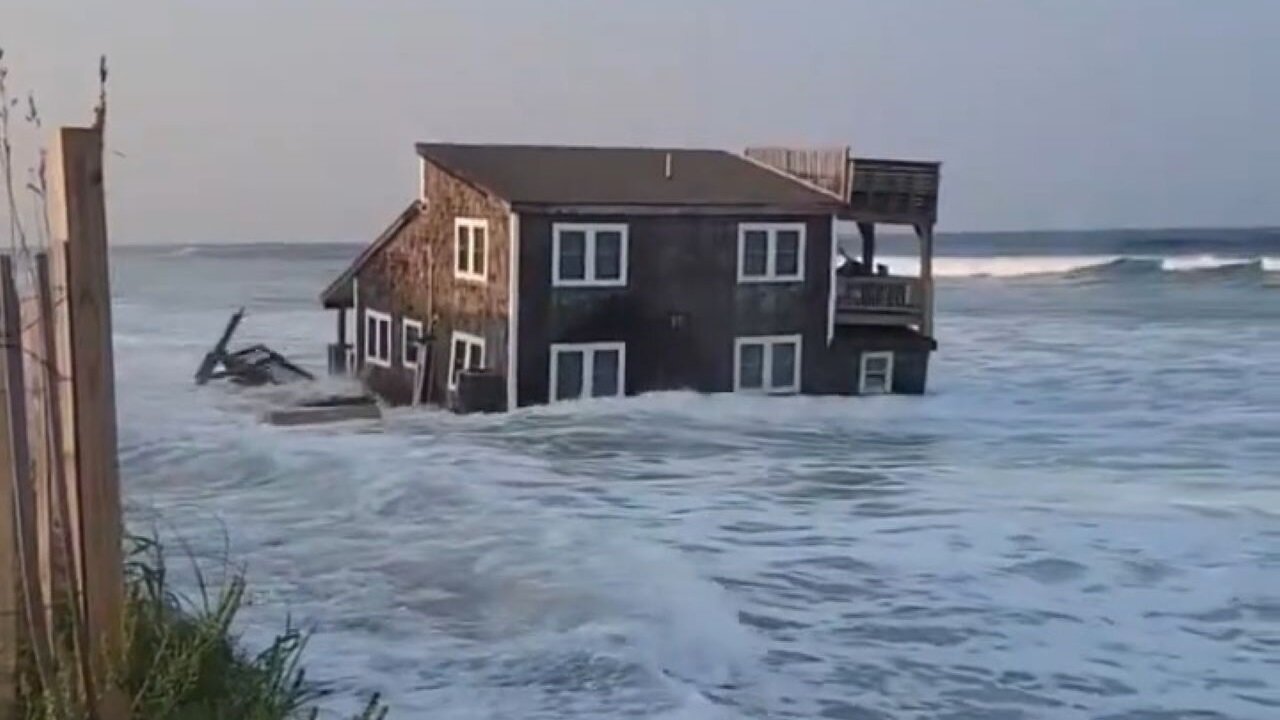 Beachfront Home In NC's Outer Banks Falls Into The Ocean And Gets Taken Out To Sea During Hurricane