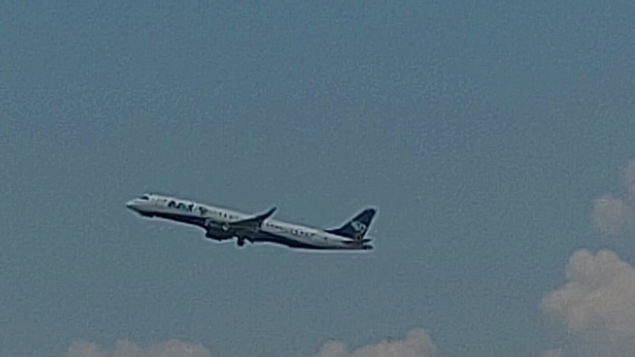 Embraer 195 PR-AXG decola de Manaus para São Gabriel da Cachoeira