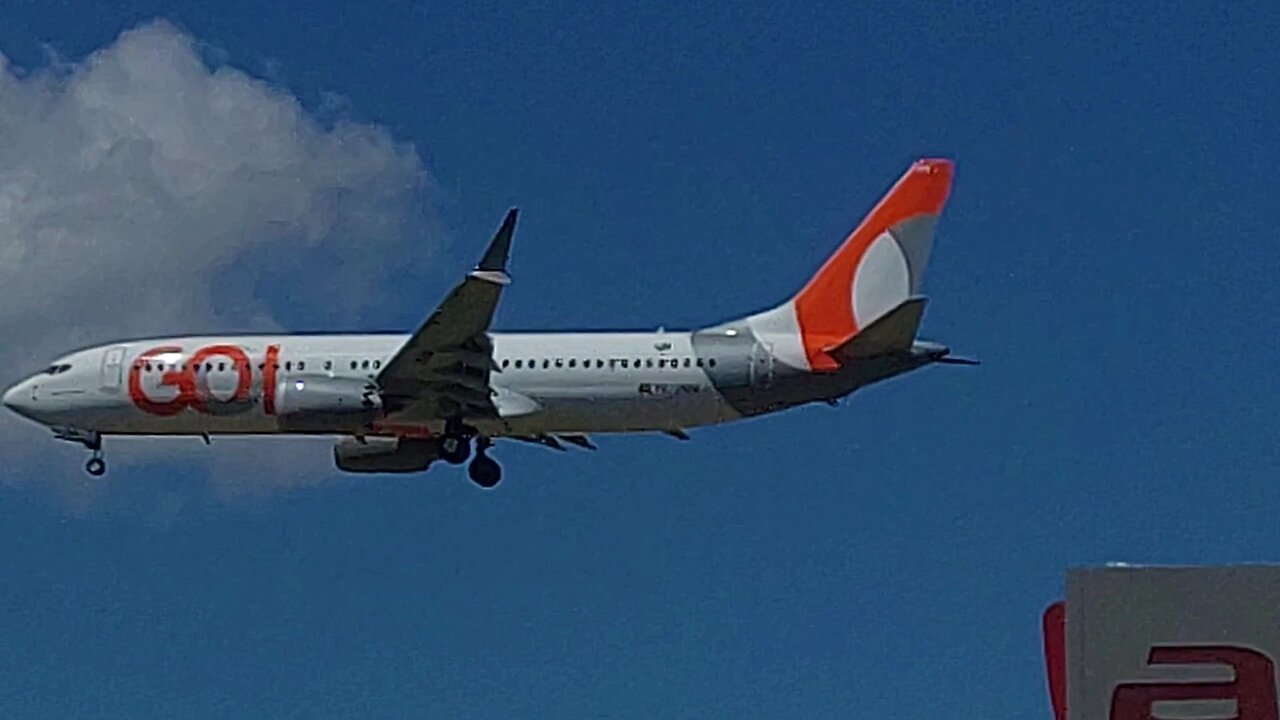 Boeing 737 MAX 8 PR-XMW vindo de Brasília para Manaus