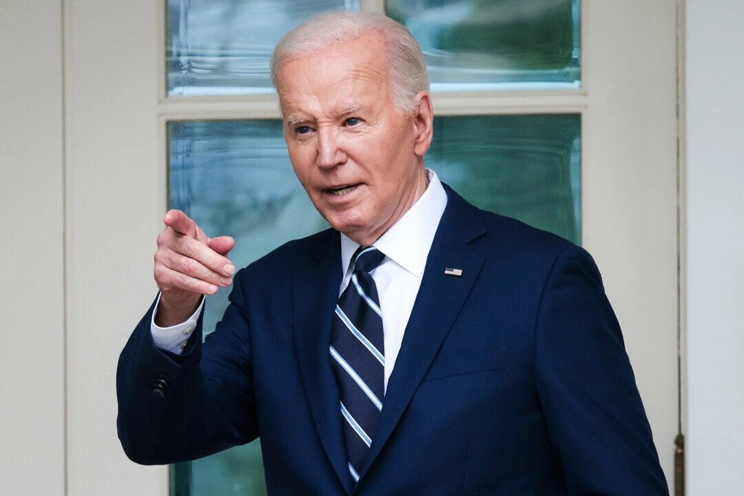 Tin Tổng Hợp Joe Biden Ngăn Chận Robert Herr ₫ưa Bài Phỏng Vấn Với Biden Ra Công Chúng.