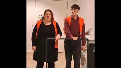 2022: Audience booing as socialist climate activists glue themselves to an easiliy removable railing