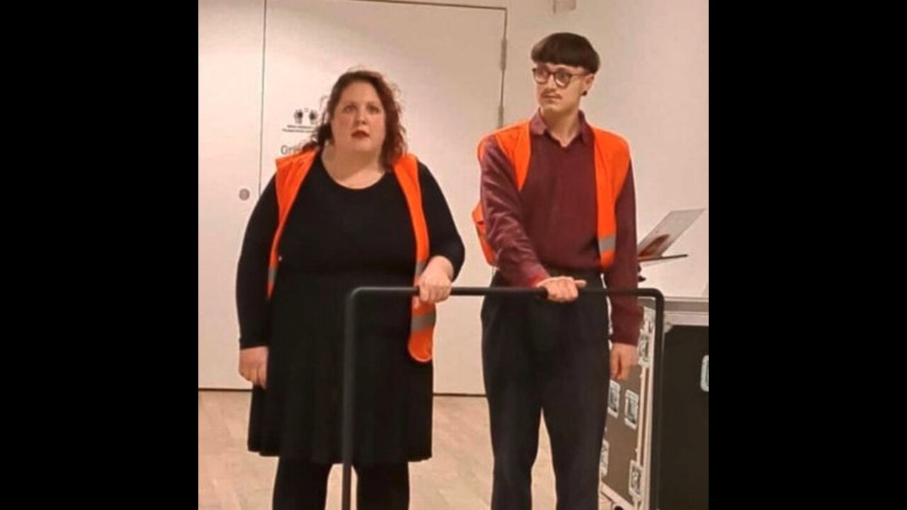 2022: Audience booing as socialist climate activists glue themselves to an easiliy removable railing