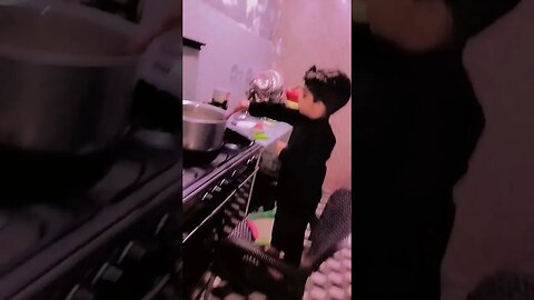 Arham cooking kr Raha... #shortsviral #vlogger #youtubeshorts #youtube #gaming