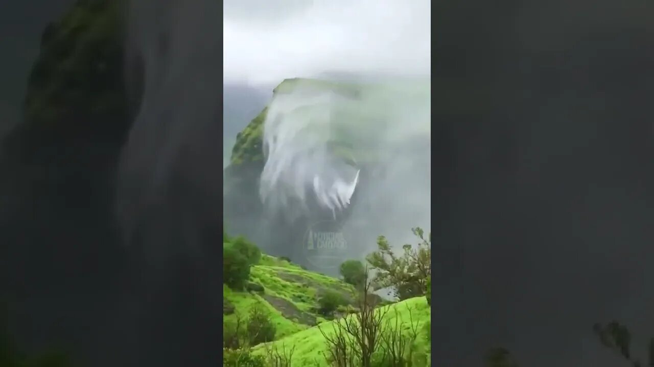 Extraña CASCADA EN ECUADOR fenómeno en Santander todo cae hacia arriba