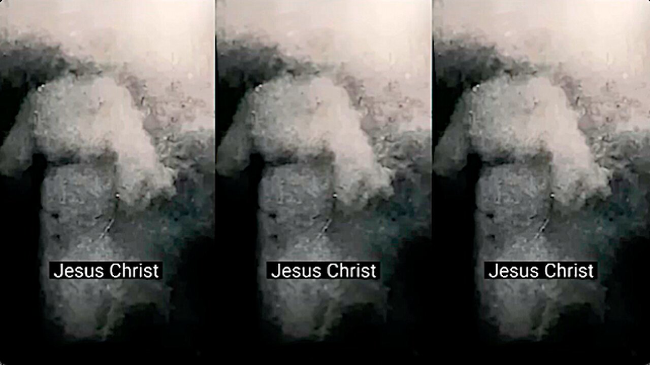 Jesus Appears In Photograph Taken Outside The Plane || TRUE STORY !!
