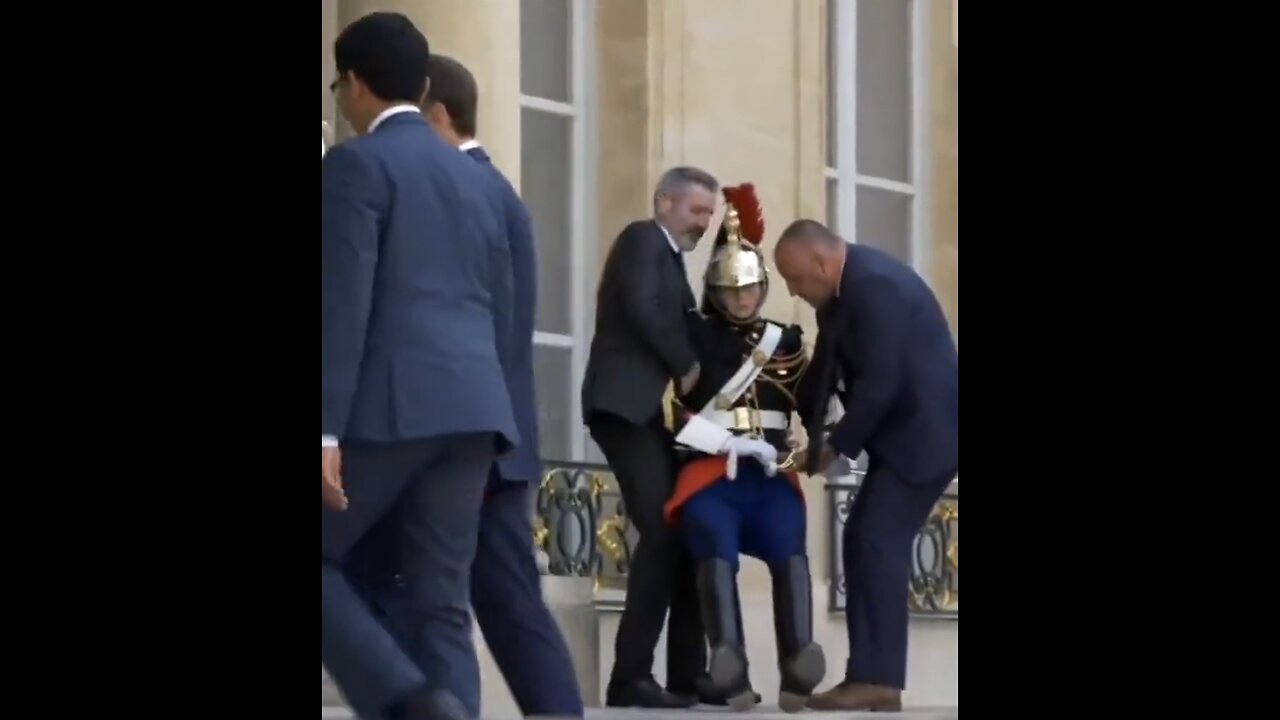 MACRONS GUARD HAS A STROKE IN FRONT OF HIM FROM THE VACCINE
