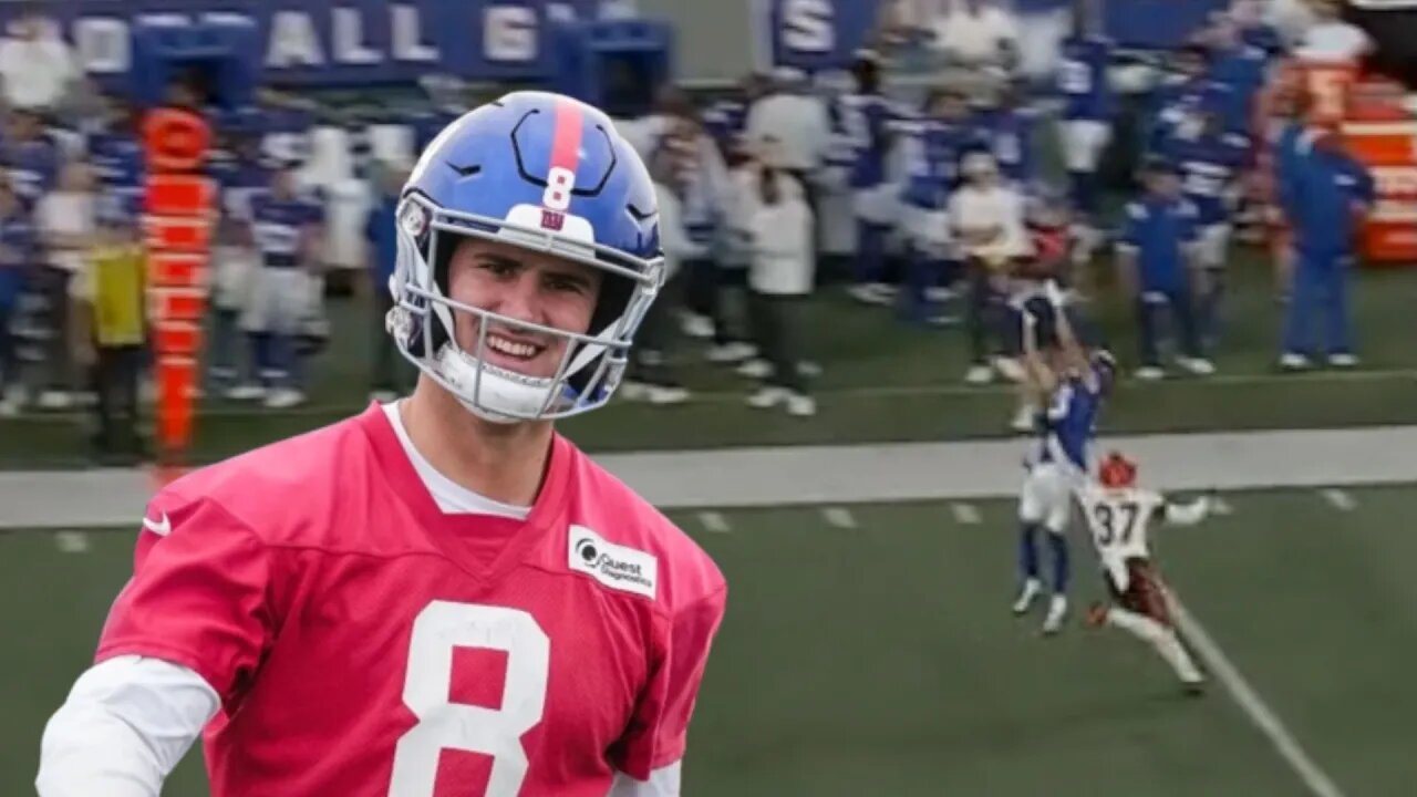 Daniel Jones Connects On Big Play To David Sills