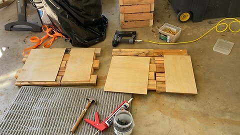 Assembling swarm trap walls