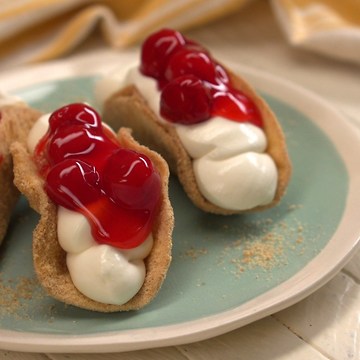 Cheesecake Dessert Tacos