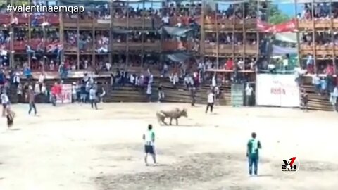 ARQUIBANCADA DESABA NA COLÔMBIA