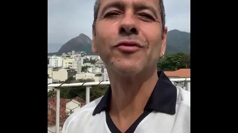 Marcos Palmeira desfiando Juliana Paes a doar pro CT do Vascão