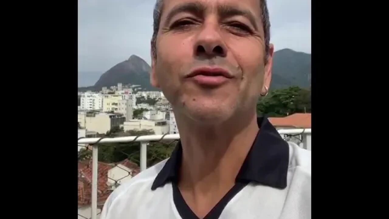 Marcos Palmeira desfiando Juliana Paes a doar pro CT do Vascão